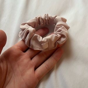 lululemon scrunchie